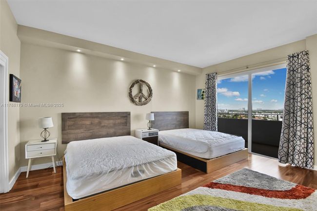 PHH - 9225 Collins Ave, Condo with 3 bedrooms, 3 bathrooms and null parking in Surfside FL | Image 33
