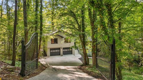 482 Willowbrook Dr Se, Smyrna, GA, 30082-3742 | Card Image