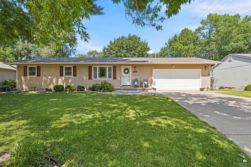 2231 Alta Dr, Manhattan, KS, 66502-1945 | Card Image