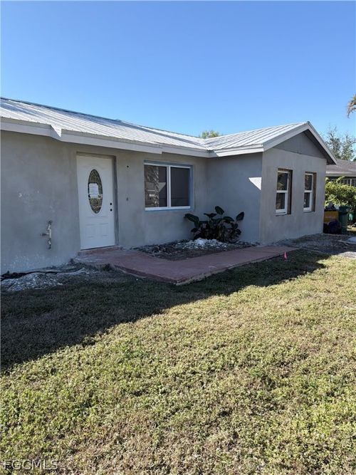 3000 Poinciana Dr, NAPLES, FL, 34105-2812 | Card Image