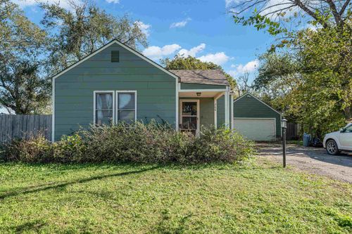 700 N Oak St, Goddard, KS, 67052-8753 | Card Image