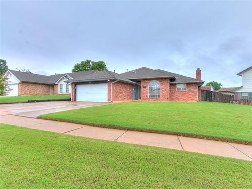 1653 Ne 9th Street, Moore, OK, 73160 | Card Image