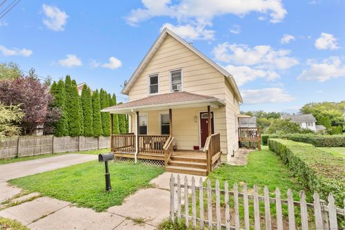 34 Mulberry St, Norwich, CT, 06360-5916 | Card Image