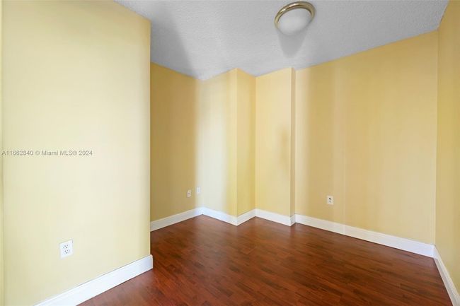 APT-1303 - 520 Se 5 Th Ave, Condo with 3 bedrooms, 2 bathrooms and null parking in Fort Lauderdale FL | Image 14