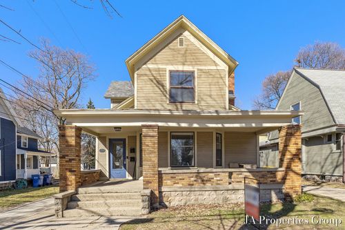 921 Fairmount St, Grand Rapids, MI, 49506-1577 | Card Image