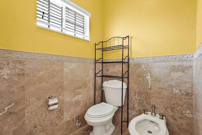 16732 Nw 89 Th Pl, House other with 4 bedrooms, 3 bathrooms and null parking in Miami Lakes FL | Image 53