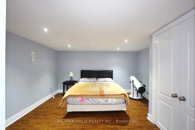 14 Ladbrook Cres, House other with 7 bedrooms, 5 bathrooms and 4 parking in Brampton ON | Image 36