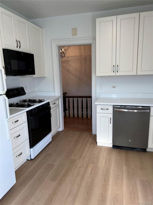3-11 Maurice Ave, Ossining, NY, 10562-5215 | Card Image