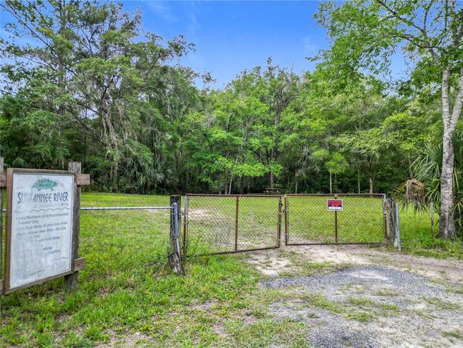 View of the Private Suwanee River Springs Entrance. | Image 50