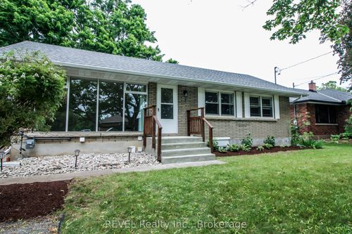 3 Whiteoak Dr, Saint Catharines, ON, L2M3B3 | Card Image