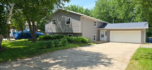 703 7th St Nw, Jamestown, ND, 58401-2372 | Card Image