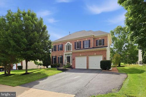 18805 Hundred Acre Ln, TRIANGLE, VA, 22172-2049 | Card Image