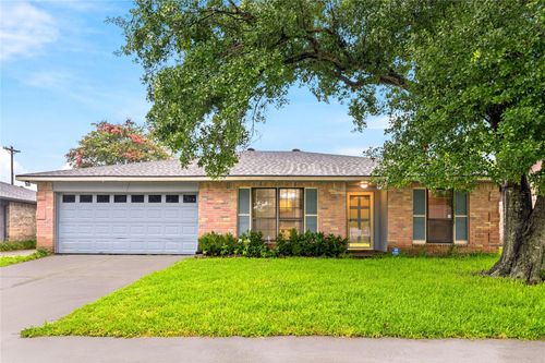 6009 Leafwood Cir, League City, TX, 77573-1626 | Card Image
