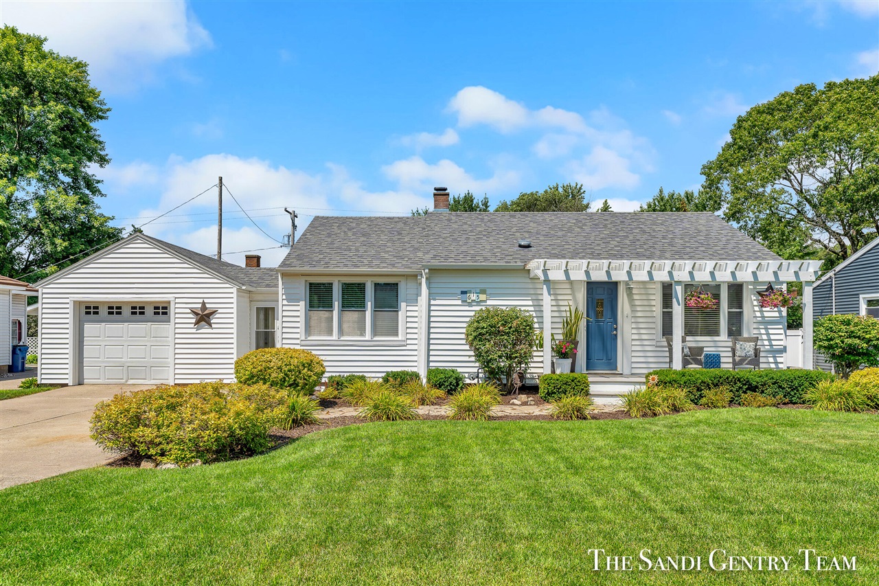Summer St, Spring Lake, MI 49456