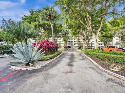 apt-309-605 Oaks Dr, Pompano Beach, FL, 33069-3744 | Card Image