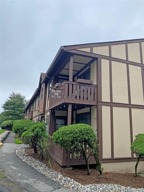 521-521 Sierra Vista Ln, Valley Cottage, NY, 10989-2713 | Card Image