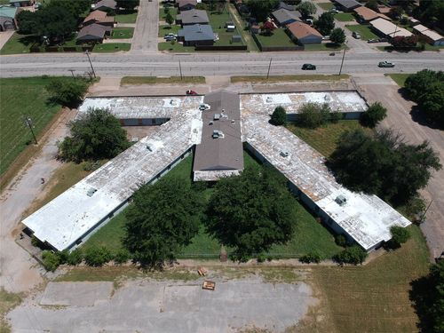 1108 W Kilpatrick St, Cleburne, TX, 76033-7477 | Card Image