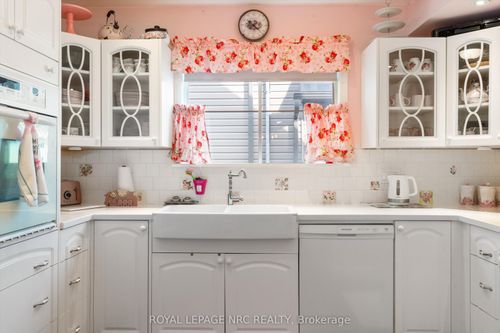 11 Cleveland St, Thorold, ON, L2V3K3 | Card Image