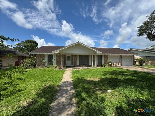 111 Yorkshire Ln, Victoria, TX, 77904-2245 | Card Image