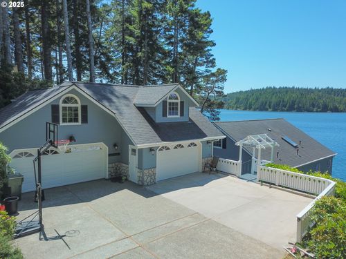 84284 Alder Dr, Florence, OR, 97439-8431 | Card Image