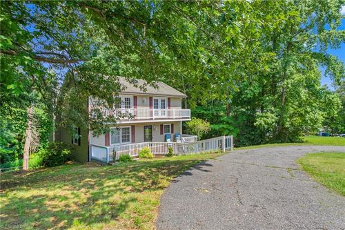 147 Glen Meadow Dr, Reidsville, NC, 27320-8706 | Card Image