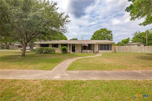 501 Hathaway St, Victoria, TX, 77904-1393 | Card Image