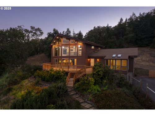 880 Jewel Dr, Roseburg, OR, 97471-9843 | Card Image