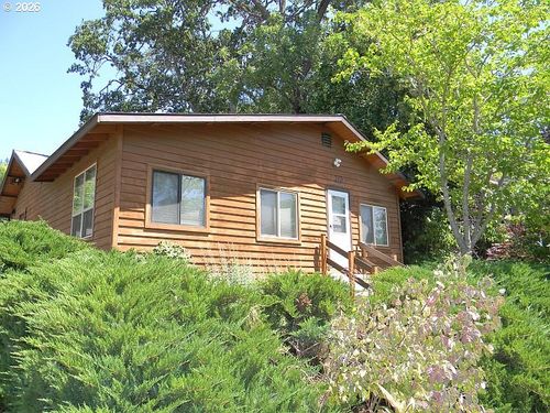 210 W Franklin St, Bingen, WA, 98605 | Card Image