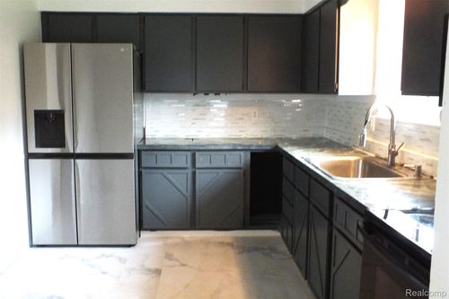 2105 Webster Park Dr, Howell, MI, 48843-9472 | Card Image