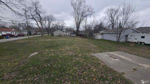 5901 Lakeview St, Newport, MI, 48166-9664 | Card Image