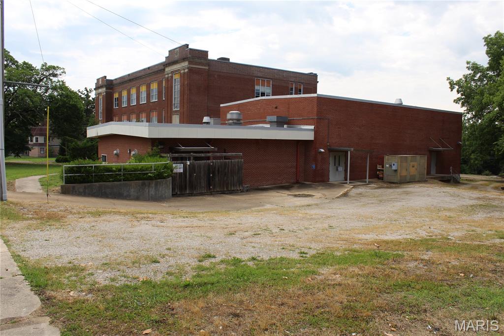 Commercial Sale in Poplar Bluff