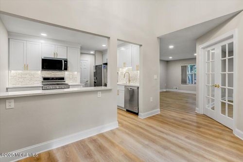 321 Sunshine Ct, Englishtown, NJ, 07726-4732 | Card Image