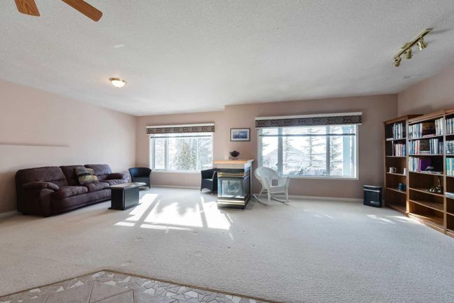 2281 Sirocco Drive Sw, Home with 3 bedrooms, 2 bathrooms and 4 parking in Calgary AB | Image 44