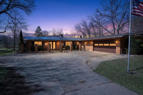 70506 Sunrise Dr, Edwardsburg, MI, 49112-9784 | Card Image