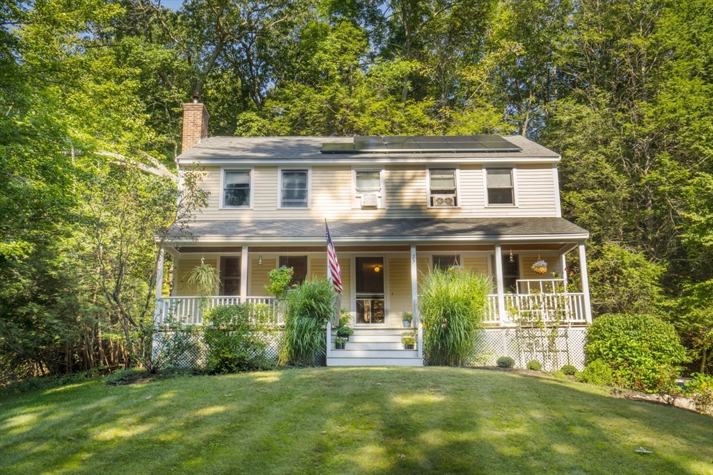 Elizabeth St, Amesbury, MA 01913