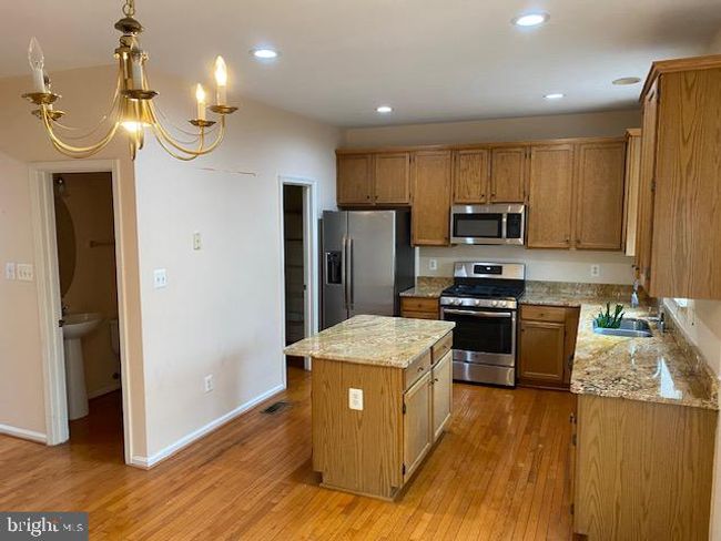12920 Wood Crescent Cir, Townhouse with 3 bedrooms, 4 bathrooms and null parking in HERNDON VA | Image 16