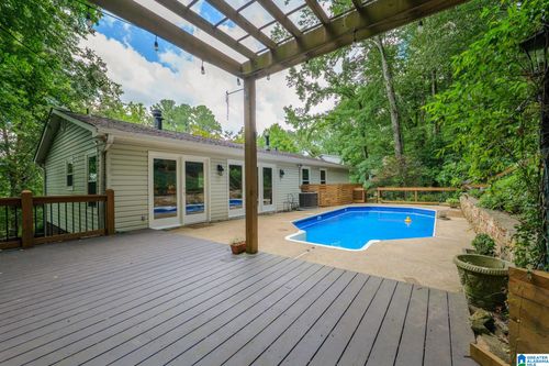 1735 Old Columbiana Rd, Vestavia Hills, AL, 35216-1651 | Card Image