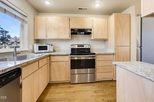 469 Tulipan Way, Talent, OR, 97540-8630 | Card Image