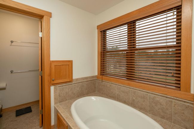 25-web-or-mls-25-Primary Bathroom.jpg | Image 25