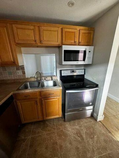 apt-d304-2800 Nw 56th Ave, Lauderhill, FL, 33313-8421 | Card Image