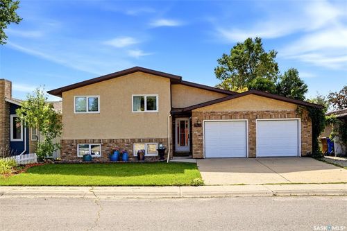 2807 Howell Dr E, Regina, SK, S4N6G1 | Card Image