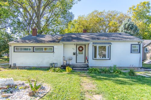 33 Hill St, Momence, IL, 60954-1449 | Card Image