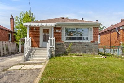 1042 Kennedy Rd, House other with 2 bedrooms, 2 bathrooms and 4 parking in Scarborough ON | Image 1