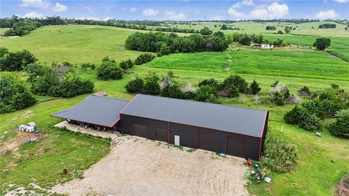 2216 Eisenhower Rd, Ottawa, KS, 66067-9476 | Card Image