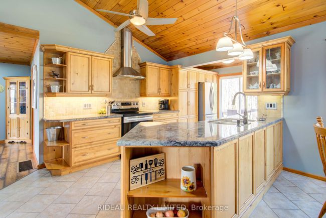 303 Tower Rd, House other with 3 bedrooms, 2 bathrooms and 6 parking in Lansdowne ON | Image 24