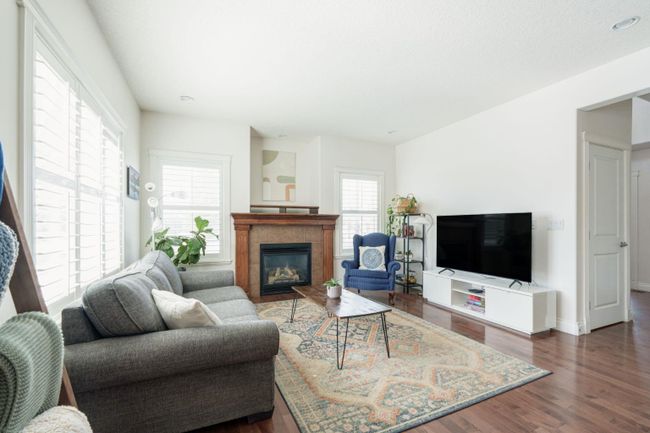 3 West Cedar Place Sw, Home with 4 bedrooms, 3 bathrooms and 4 parking in Calgary AB | Image 3
