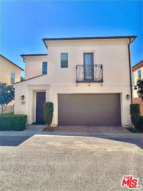 21816 Moveo Dr, Santa Clarita, CA, 91350-8551 | Card Image