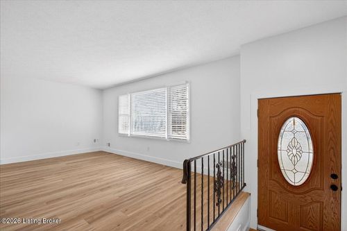 4009 Graf Dr, Louisville, KY, 40220-3074 | Card Image