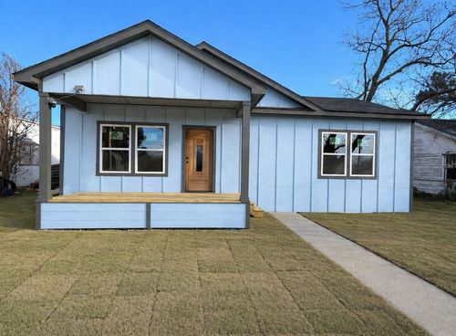 319 E Main St, Ranger, TX, 76470-2135 | Card Image