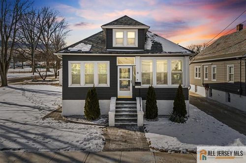 8 Center St, South River, NJ, 08882-2201 | Card Image